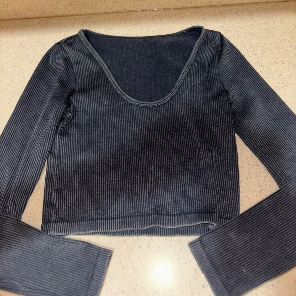 Forever 21 Black Cropped Long-Sleeve top